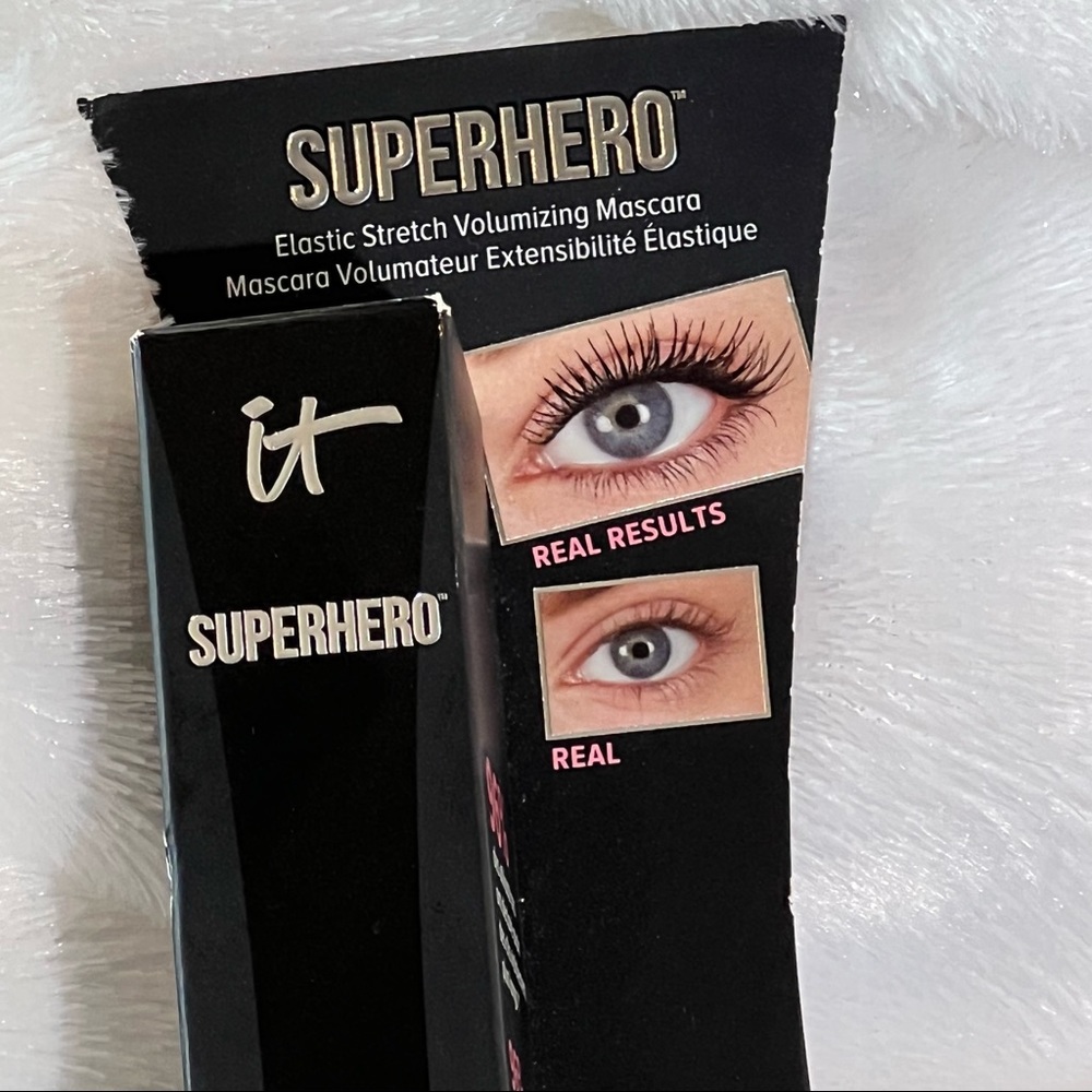 IT Superhero Elastic Stretch Volumizing Mascara - Color: Super Black.